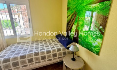 Revente - Villa - Detached - Hondón de las Nieves