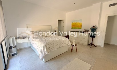 Resale - Villa - Canada de la Lena