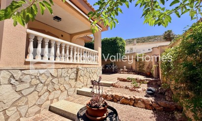 Resale - Villa - Hondón de las Nieves