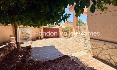 Resale - Villa - Hondón de las Nieves