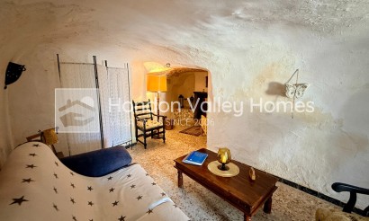 Resale - Cave - Algueña