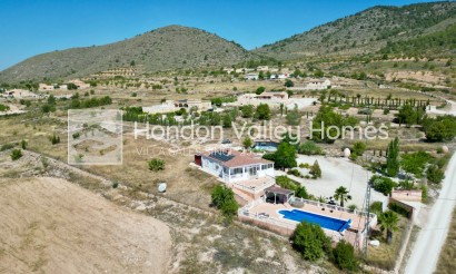 Resale - Villa - La Romana