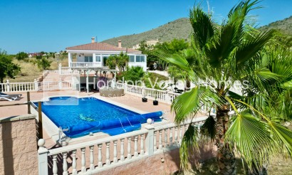Resale - Villa - La Romana