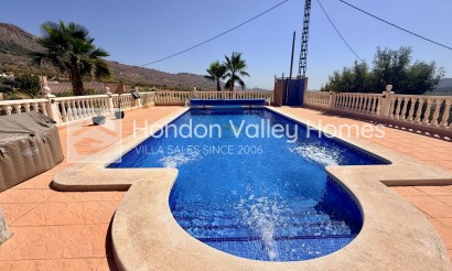 Resale - Villa - La Romana