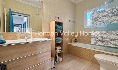Resale - Villa - La Romana