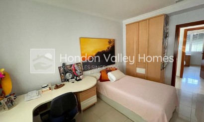 Resale - Villa - Albatera