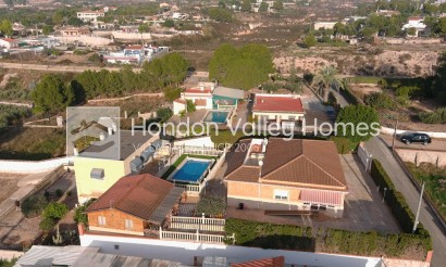 Resale - Villa - Albatera