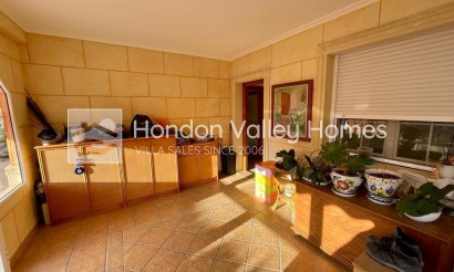 Resale - Villa - Albatera