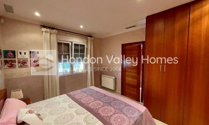 Resale - Villa - Albatera