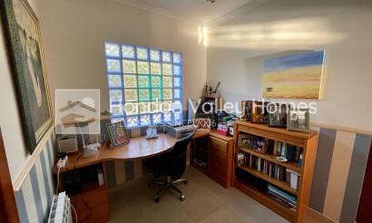 Resale - Villa - Albatera