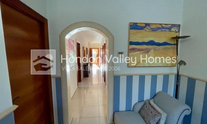 Resale - Villa - Albatera
