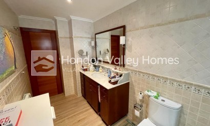 Resale - Villa - Albatera