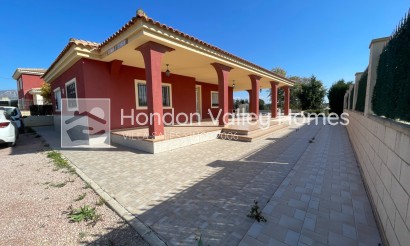 Resale - Villa - Albatera