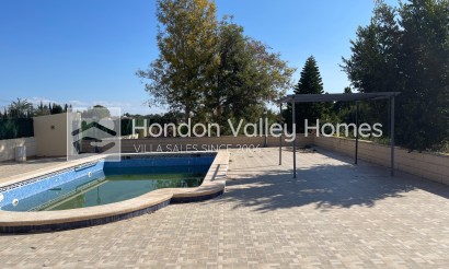 Resale - Villa - Albatera