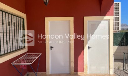 Resale - Villa - Albatera