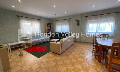Resale - Villa - Albatera