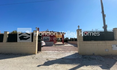 Resale - Villa - Albatera