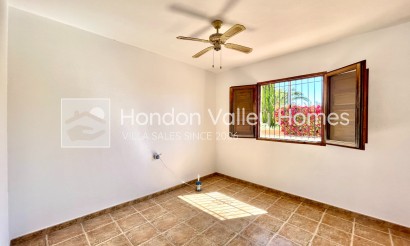 Resale - Villa - Catral