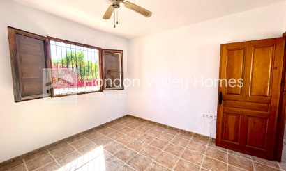 Resale - Villa - Catral