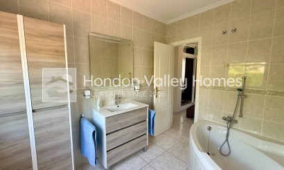 Resale - Villa - Hondón de las Nieves - La Montañosa