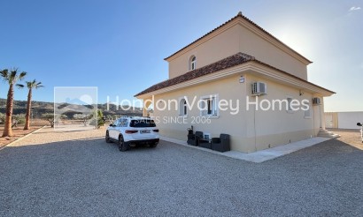 Resale - Villa - Macisvenda