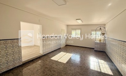 Resale - Villa - HONDON DE LAS NIEVES